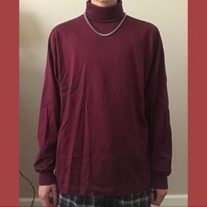 MAROON TURTLENECK